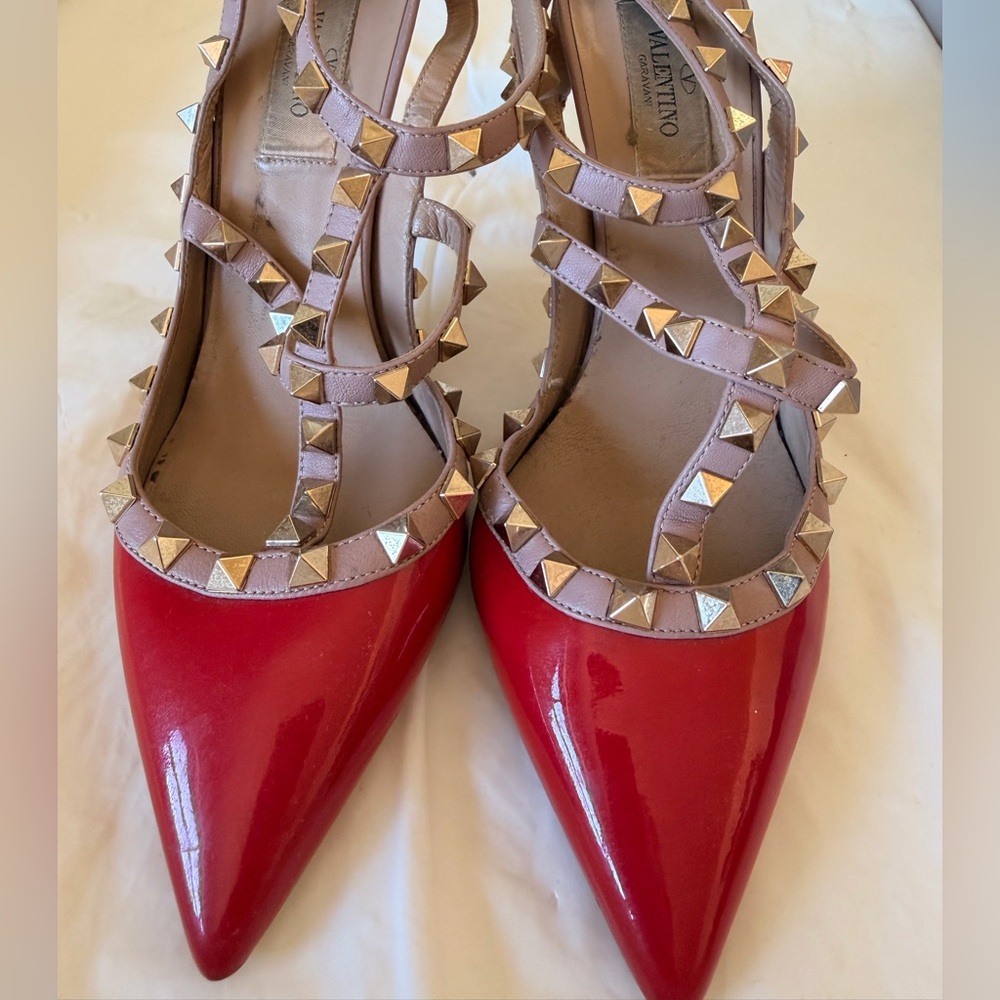 Valentino Garavani Red Patent Rockstud T-Strap Pumps – Size 37 - Picture 2 of 16
